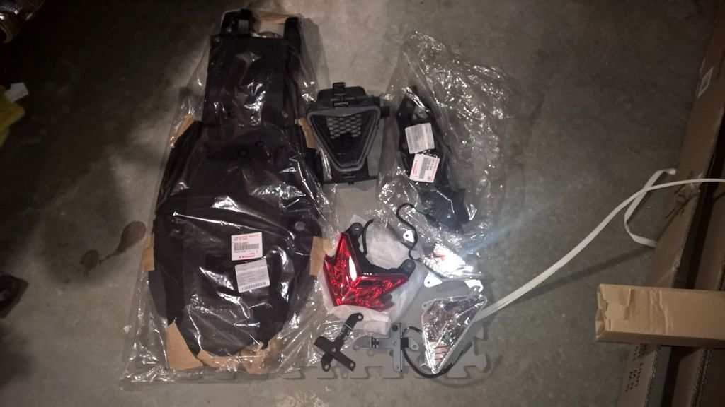 How To: Install 13'-15' ZX-6R fairings on a 09'-12' ZX-6R How To: Install 13'-15' ZX-6R fairings on a 09'-12' ZX-6R