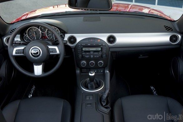 Mazda_MX5_Record_Series_White_2_0_49_zpsd405f08c.jpg