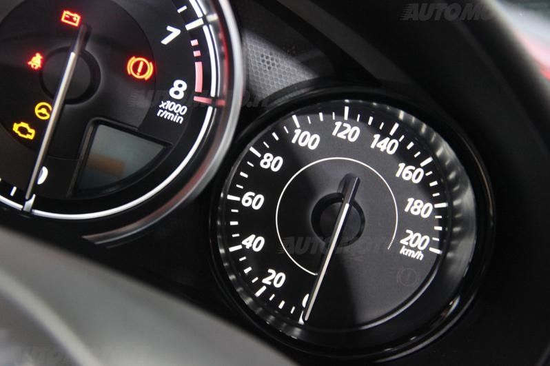 nuova-mazda-mx5-2015-56_zpse53d81b7.jpg