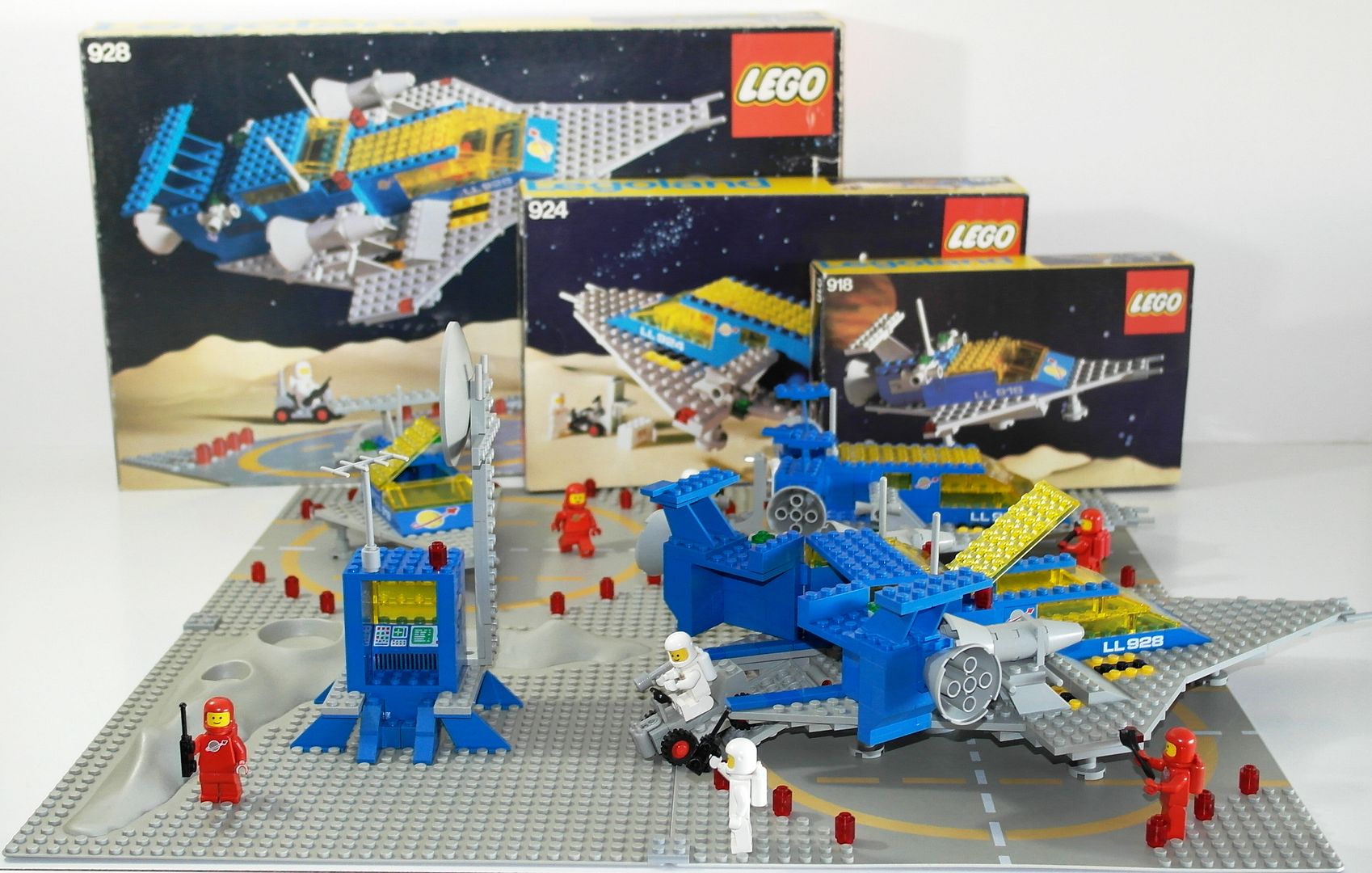 LEGO Vintage Classic Space 918, 924 (487), 928 (497) - all with ...